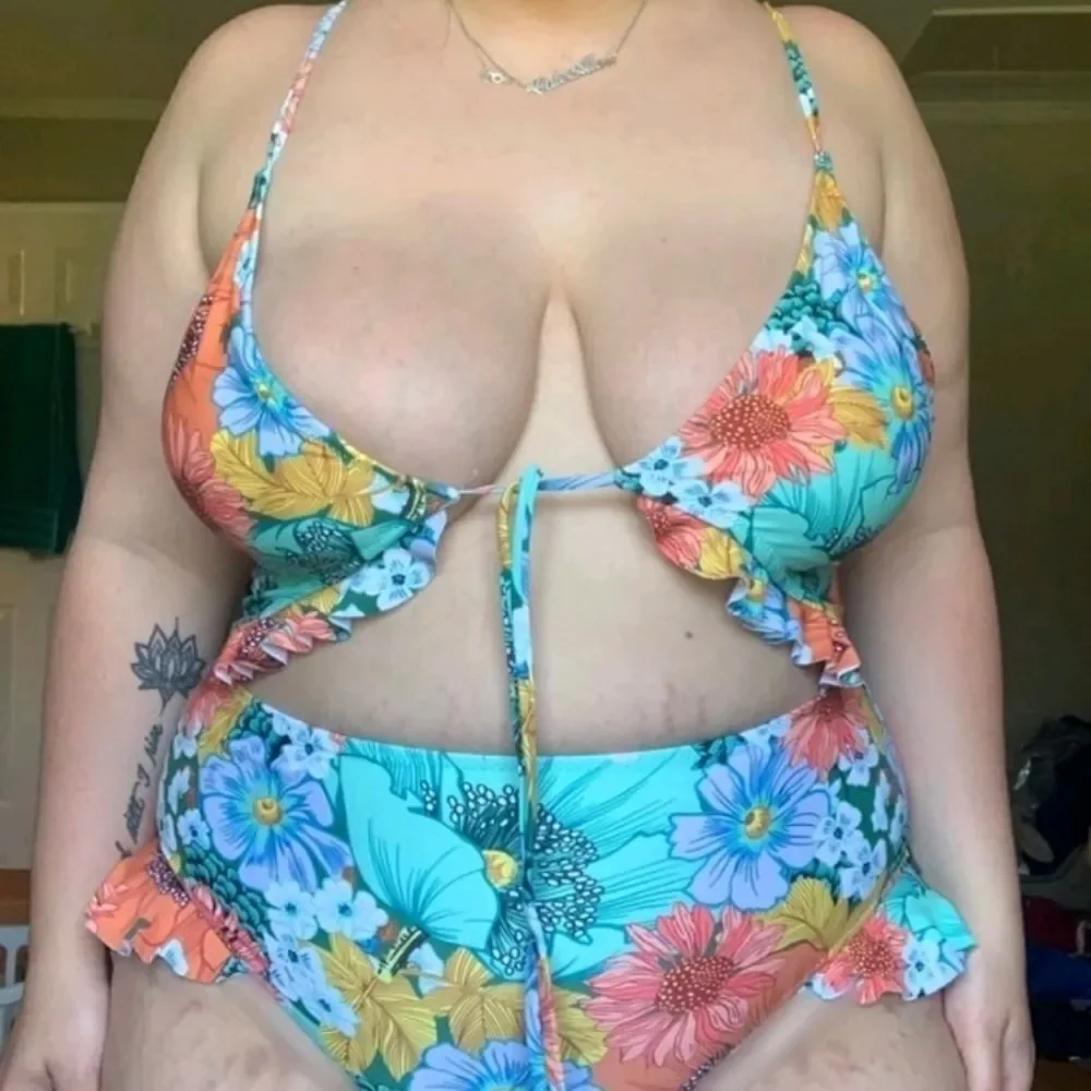 Cut-out MULTICOLORED FLORAL CUT OUT KNOT RUFFLE SWIMSUIT SZ 3X